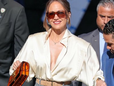 Jennifer Lopez stosuje prosty trik. Ten fason spodni optycznie wydłuża nogi