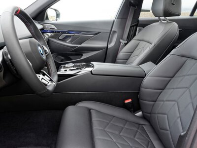 Niemiecki sedan wita jak luksusowy hotel. BMW wie, jak dopracować detale