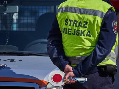 Mandat od straży miejskiej to nie tylko kara finansowa. Punkty mogą przyjść później
