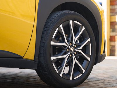 Ten model Toyoty wygląda niepozornie. Pod maską kryje się polski akcent