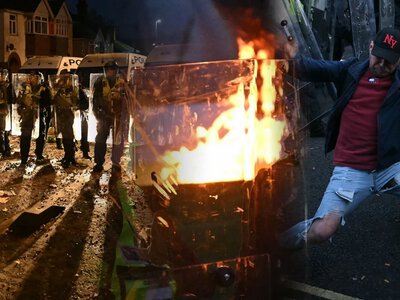 Zamieszki po zabójstwie młodego Polaka na Wyspach. Wstrząsające nagranie