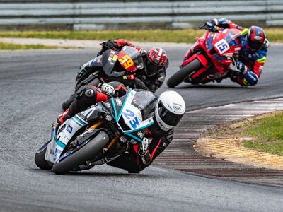 Rabin Racing błyszczy na WMMP. Młodzi liderzy dominowali na Torze Poznań