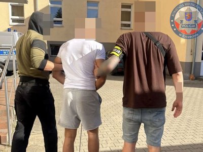Pożar jachtu w Szczecinie. Płonący mężczyzna wskoczył do wody. Próba zabójstwa