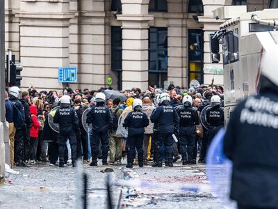 Chaos i zamieszki w Brukseli. Podkładali ogień, centrum odcięły służby
