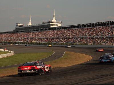 Szybko i efektownie – wyścigi NASCAR Cup Series w Michigan i Pocono na żywo w Motowizji