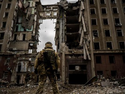 Wojna napędza „mroczną turystykę” na Ukrainie, chętnych nie brakuje
