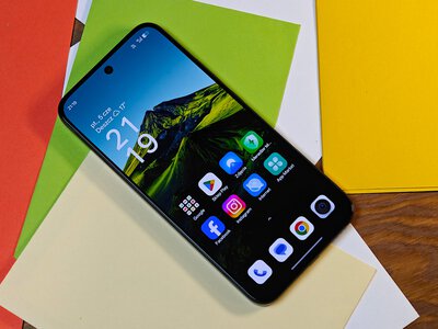 Bieda-Pixel z lusterkiem do selfie. Test Realme 16 5G