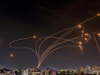 Nocny ostrzał Izraela. Iran uderzył rakietami. Ruch Trumpa zaskoczył wszystkich