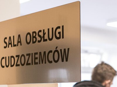 Rząd przestraszył się bezrobocia i mrozi szybką ścieżkę dla cudzoziemców