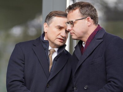 Koniec azylu Romanowskiego i Ziobry? Węgry zmieniają front