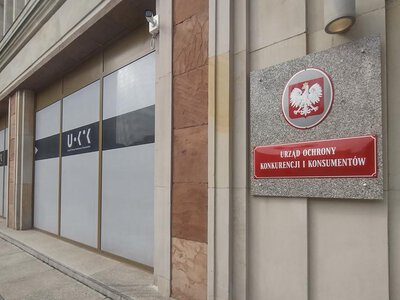 Zmowa płacowa wielkich firm? Nalot UOKiK-u i policji na Dolnym Śląsku