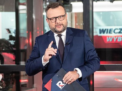 Gwiazdor TV Republika i jego żona oskarżeni. W tle fałszywe dyplomy