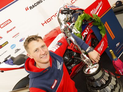 Harrison na podium, Metzeler na szczycie. To przejdzie do historii Isle of Man TT 2026
