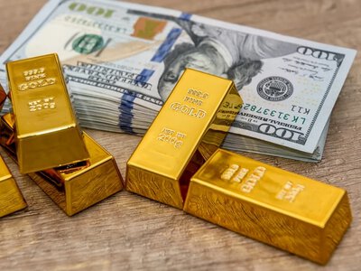 Złoto bardziej pożądane niż dolar. Waluta Amerykanów zbyt ryzykowna