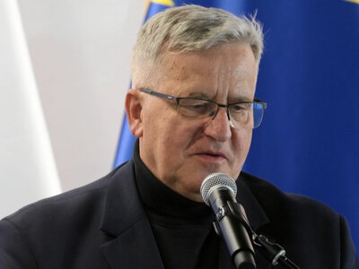 Nieoficjalnie: Kapituła Orderu Orła Białego jest podzielona ws. Zełenskiego. Komorowski ujawnia