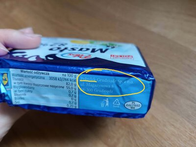 To oni kryją się pod markami Biedronki, Dino i Lidla. Sprawdzamy m.in. ser, masło i mleko