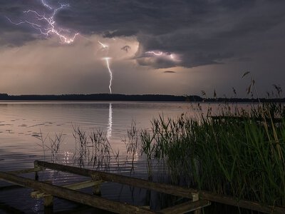 RCB ostrzega przed burzami. Alert dla mieszkańców pięciu województw