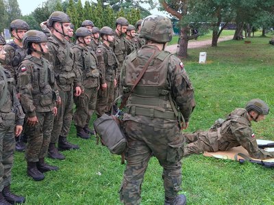 Szef MON zachęca do „Wakacji z wojskiem”. Uczestnicy dostaną wynagrodzenie