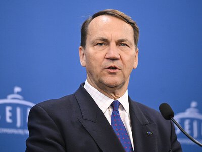 Sikorski o decyzji Zełenskiego. „Oczekujemy, że Ukraina naprawi ten błąd”