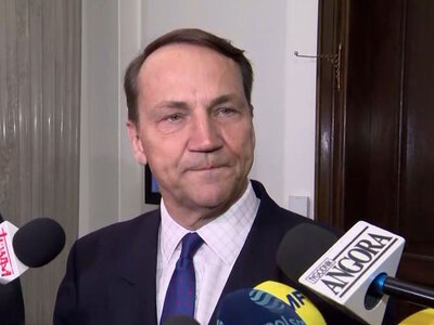 Sikorski o decyzji Zełenskiego: „Oczekujemy, że to Ukraina naprawi ten błąd”