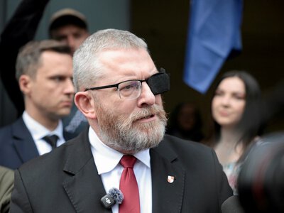 Jest prawomocna decyzja sądu ws. Grzegorza Brauna. Zaczęło się od słów o Auschwitz