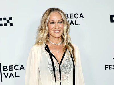 Sarah Jessica Parker w centrum uwagi. Jej koronkowa stylizacja to hit lata 2026