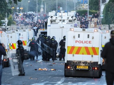 Protesty w Belfaście nie słabną. Służby użyły armatek wodnych