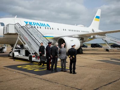 Samolot Zełenskiego wylądował w Krakowie. Wcześniej ominął Polskę