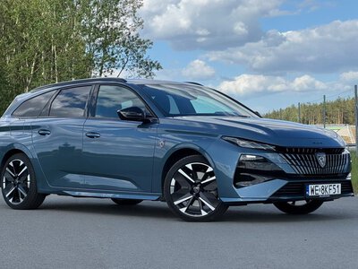Peugeot 308 kombi Hybrid 195. Francuzi mają swój sposób na hybrydę. I to jak odważny!
