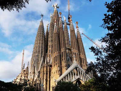 Prawie gotowa po 144 latach. Historia budowy bazyliki Sagrada Familia