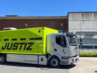 Ponad milion euro na przestępców. Niemcy będą wozić więźniów elektryczną ciężarówką