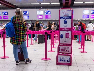 Pasażerowie oburzeni. Wizz Air tłumaczy się z dopłat za bagaże