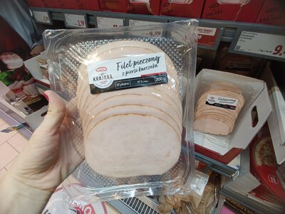 Skąd Biedronka, Lidl i Dino biorą mięso i wędliny? Oto, kto robi parówki i szynkę