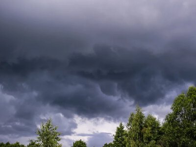 Burze, grad, silny wiatr, a nawet ryzyko trąby powietrznej. IMGW ostrzega