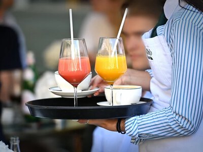 Wakacyjna praca dla nastolatków. O czym powinni pamiętać rodzice?