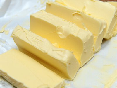 Z 8 zł na 88 gr. Ceny masła najniższe od lat. Będzie zwrot
