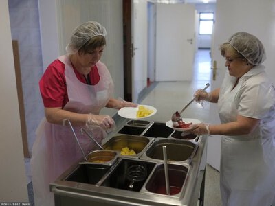 Oto zarobki salowej w szpitalu. Ujawnili stawki