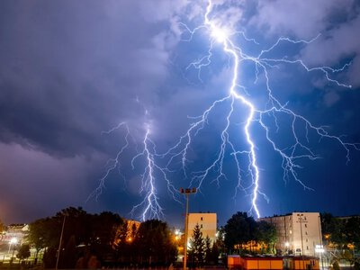 Gdzie jest burza? Nawałnice idą przez Polskę, alerty IMGW