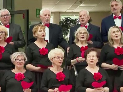 „Polska na TAK” w Suwałkach. Wizyta u wyjątkowych seniorów