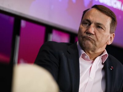 Mam nadzieję, że się upomni. Sikorski wprost o wizycie Nawrockiego w USA