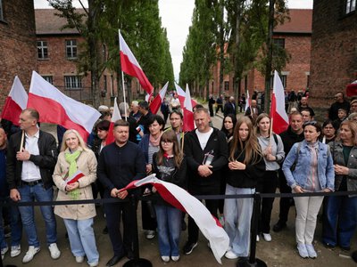 Przedstawiciele partii Brauna niewpuszczeni na obchody w Auschwitz. Głosili tezy negujące istnienie komór gazowych