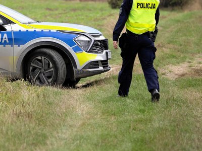Strzały na szlaku turystycznym. Policja: 21-latek zaatakował funkcjonariusza młotkiem
