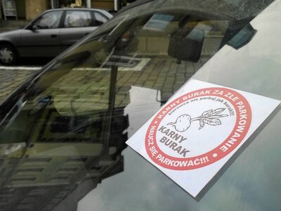 Zostawiał kierowcom niemiłą niespodziankę. Teraz sam ma poważny problem i 5 tys. do zapłaty