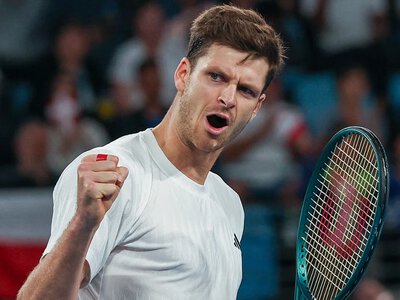 Gwiazdor z Rosji bezradny. Popis Hurkacza na ATP 500. Zagra o ćwierćfinał