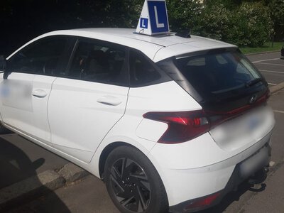 Policjanci zatrzymali elkę. To, kogo zastali w środku, zaskoczyło nawet ich