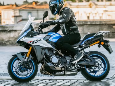 Suzuki GSX-S1000GX (2026): Sportowy SUV na sterydach, który dostał skrzydła