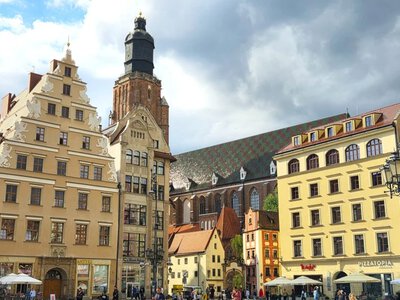 Turyści chętnie fotografują. Dawniej we Wrocławiu było miejscem wstydu