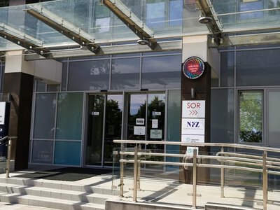 Każdy ponad każdym