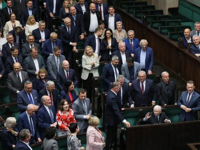 Krzyki i głośne sto lat w Sejmie. Gorąco od pierwszych chwil posiedzenia
