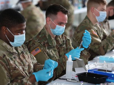 Epidemia w bazie US Army. Kilka tygodni po zniesieniu obowiązku szczepień